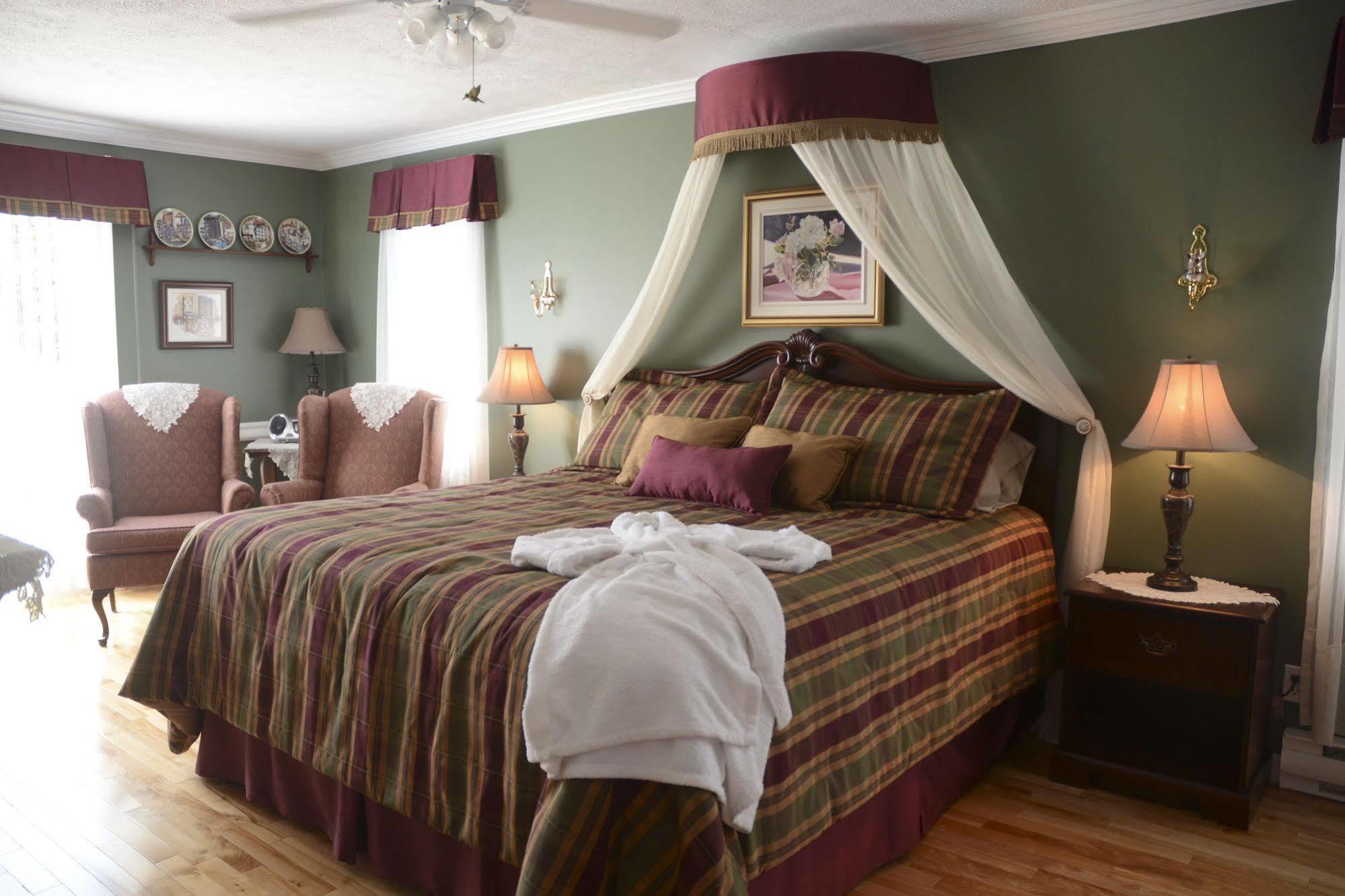 Cote'S Bed & Breakfast Ґранд-Фоллс Екстер'єр фото